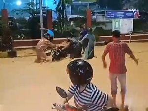 2 Motor Hanyut Terseret Arus Drainase di Batam, Pengendara Luka Ringan