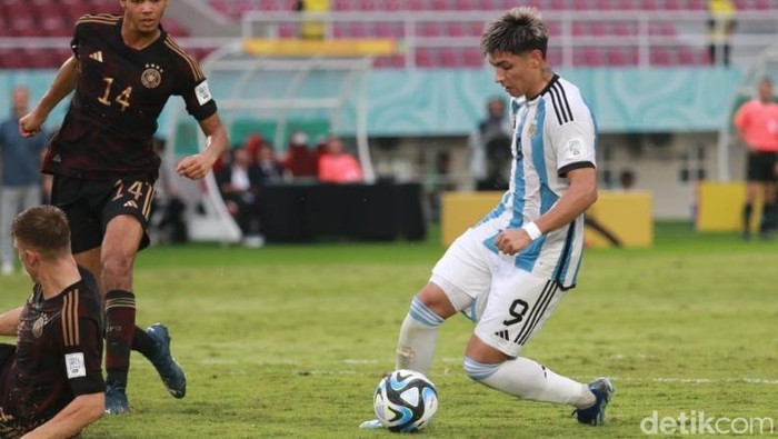 Penampilan striker Argentina U-17, Agustin Ruberto di semifinal Piala Dunia U-17 Indonesia 2023.