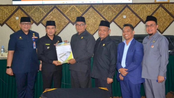 Pengesahan APBD Kota Padang TA 2024. (Foto: Dok. Pemkot Padang)