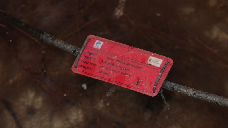 Pertemuan Kabel Laut dan Darat