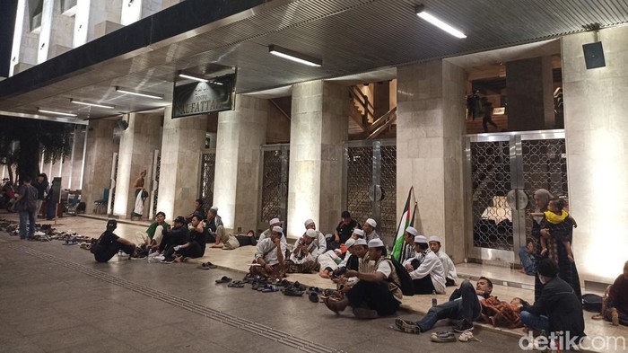 Peserta Munajat 212 mulai merapat ke Masjid Istiqlal (Wildan Noviansah/detikcom)