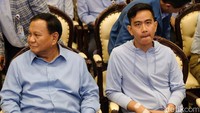 Gibran hadir bersama capres Prabowo Subianto.
