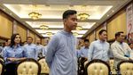 Hadiri Rakornas TKN, Tangan Gibran Diplester Bikin Salfok