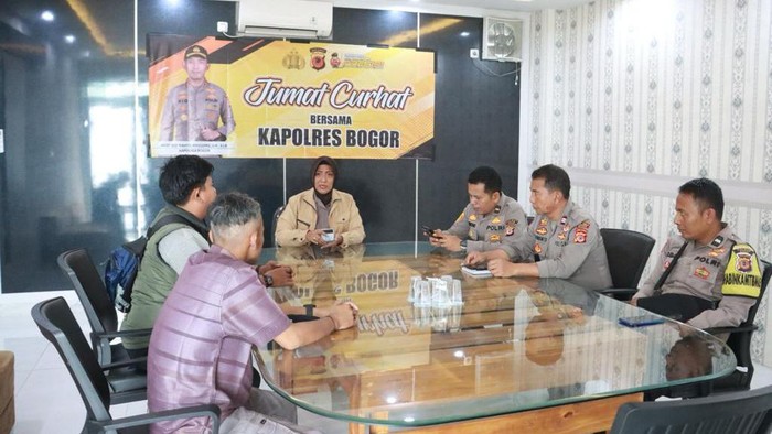 Polres Bogor menerima keluhan warga Cariu soal jauhnya bikin SIM