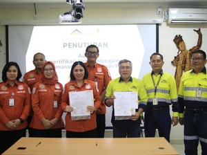 PT BSI Kembali Sabet Sertifikat Emas