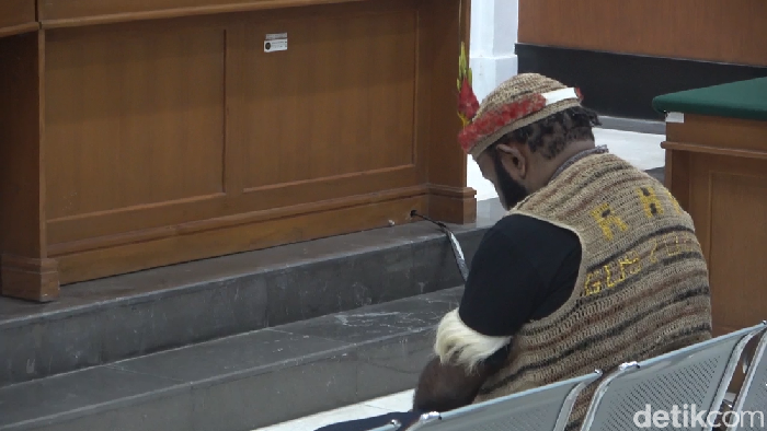 Ricky Ham Pagawak menjalani sidang putusan di PN Makassar. Reinhard/detikSulsel