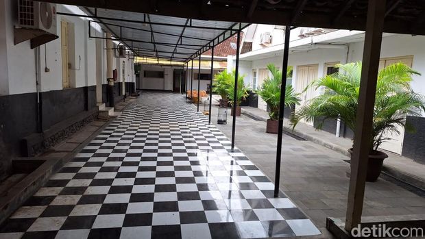 Salah satu sudut di Taru Martani Pabrik Cerutu di Jogja yang jadi lokasi syuting Gadis Kretek. Foto diambil Kamis (30/11/2023).