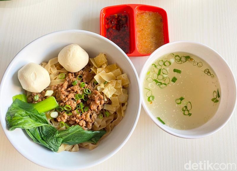 Senho Kopitiam: Ada Chili Crab Rice hingga Kopi O ala Singapura di Sini
