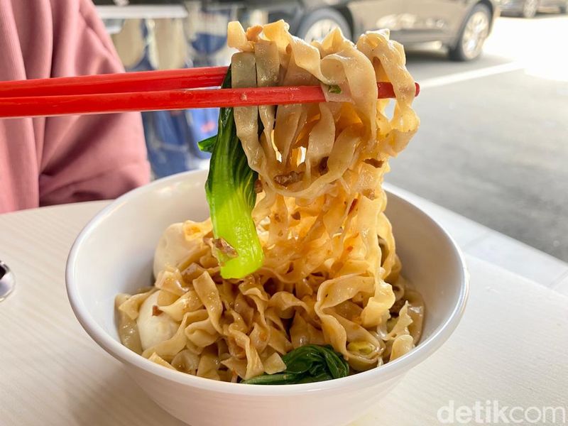 Senho Kopitiam: Ada Chili Crab Rice hingga Kopi O ala Singapura di Sini