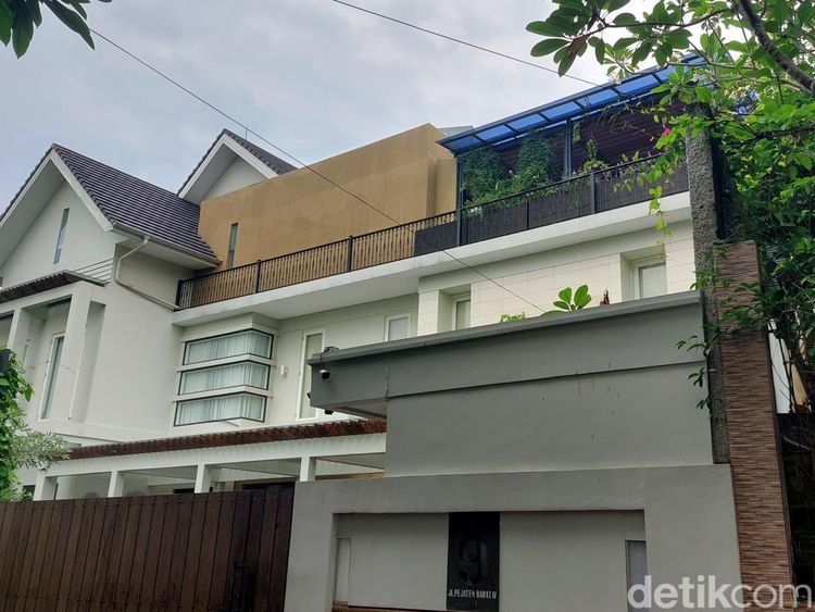 Mengintip Rumah Mewah BCL, Ada Studio Musik dan Salon Pribadi!
