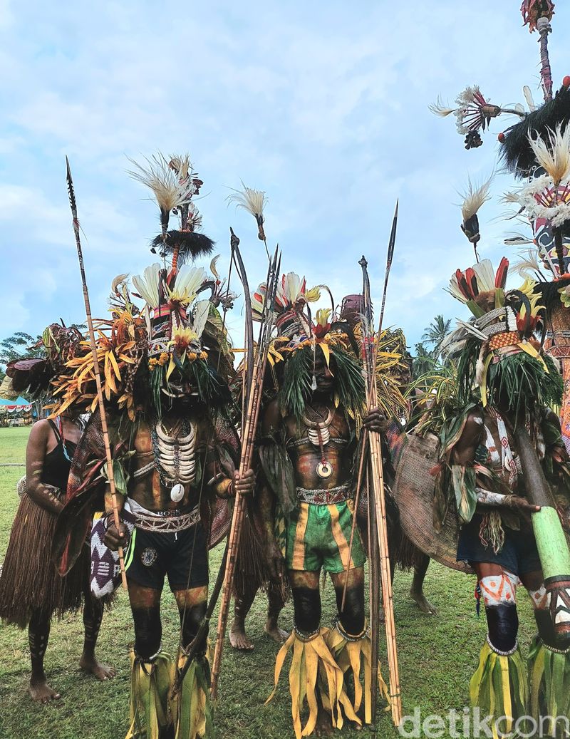 Tarian Kepala Panjang dari Keroom, Papua