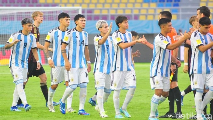 Timnas Argentina U-17 saat melawan Jerman U-17 di semifinal Piala Dunia U-17 Indonesia di Stadion Manahan Solo.