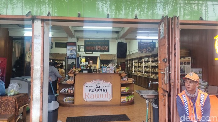 Toko Nyonya Pang di Muntilan, Magelang