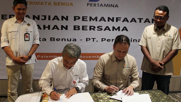 Trimata Benua Perluas Jangkauan Bisnis Produksi Energi Fosil Perusahaan tambang batubara Sumatera Selatan, PT Trimata Benua (TB) memperluas jangkauan bisnis produksi energi fosil dengan menyepakati nota kesepahaman bersama Pertamina EP di Banyuasin, Sumatera Selatan pada 30 November 2023