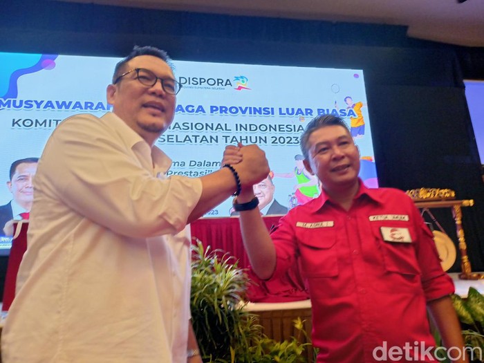 Yulian Gunhar dan Muhammad Asrul Indrawan di pemilihan Ketua KONI Sumsel.