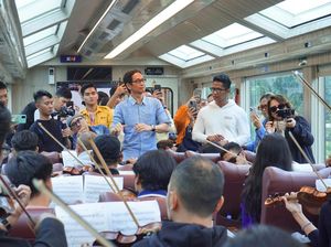 Tantangan Addie MS Mainkan Musik Orkestra di Kereta