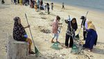 Aksi Bersih-bersih Sampah di Pulau Lae-lae