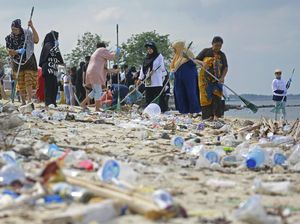 Aksi Bersih-bersih Sampah di Pulau Lae-lae