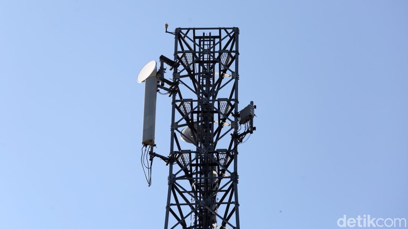 Base Transceiver Station (BTS) merupakan proyek infrastruktur telekomunikasi. BTS ini memfasilitasi komunikasi nirkabel antara perangkat komunikasi dan jaringan operator.