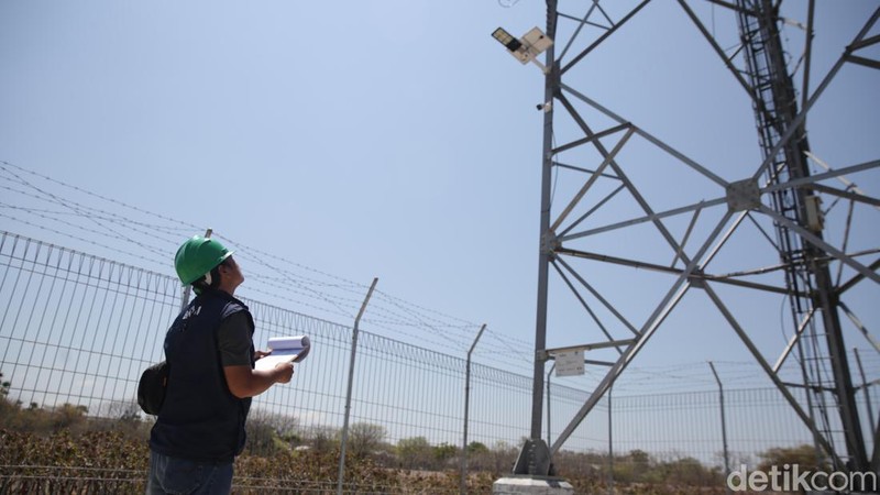 Base Transceiver Station (BTS) merupakan proyek infrastruktur telekomunikasi. BTS ini memfasilitasi komunikasi nirkabel antara perangkat komunikasi dan jaringan operator.