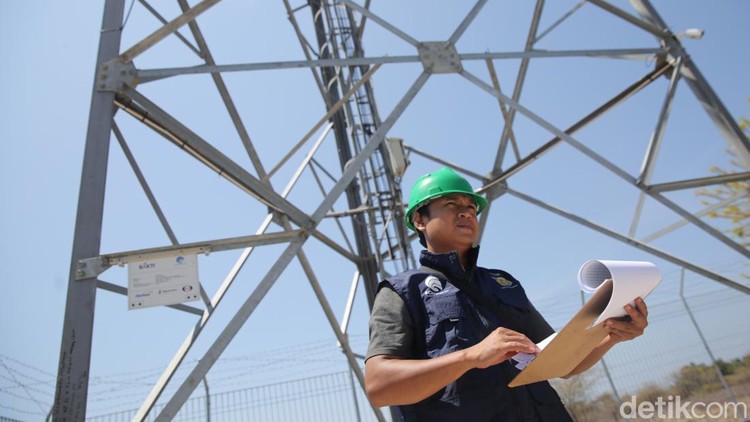 Bakti Bangun 90 Tower BTS di Sumba Timur Guna Merdeka Sinyal Base Transceiver Station (BTS) merupakan proyek infrastruktur telekomunikasi. BTS ini memfasilitasi komunikasi nirkabel antara perangkat komunikasi dan jaringan operator.