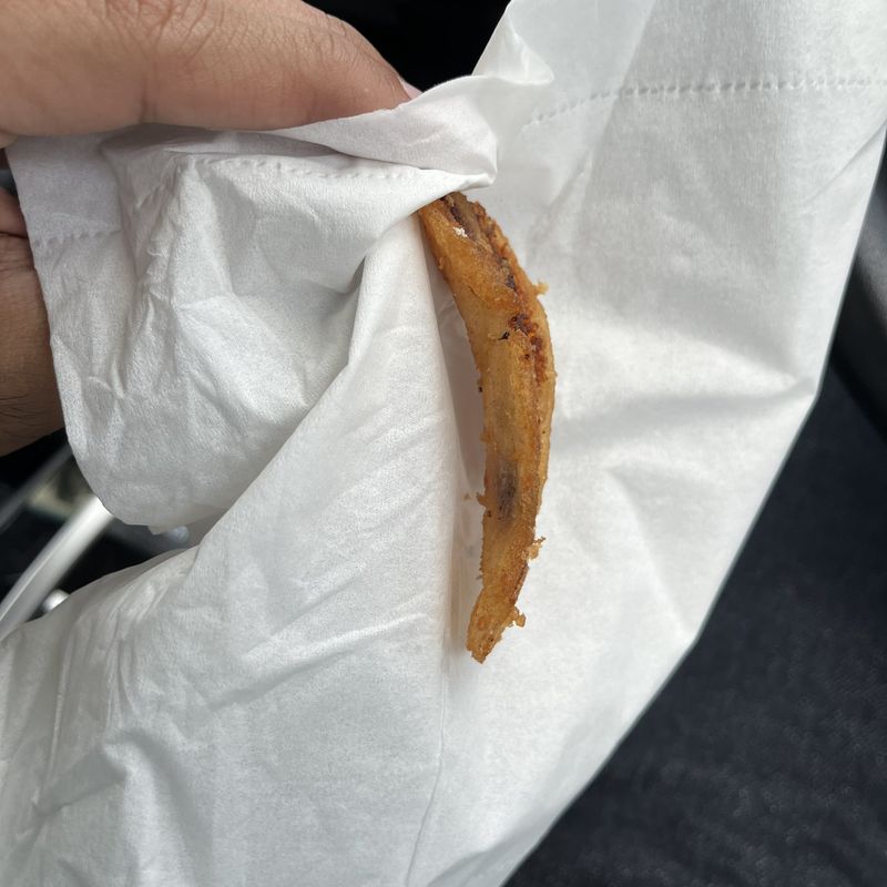 Beli Pisang Goreng Rp 6 Ribuan, Pelanggan Kaget Bentuknya Kecil Mirip Ikan Bilis