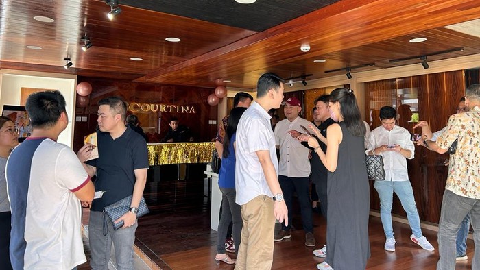 Brand produk interior kayu, Courtina