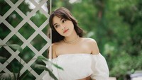 Saat mengisi acara, Caitlin Halderman mengaku gampang untuk nempel molor. Bahkan ketika di lokasi syuting ketika kru sedang mengatur panggung, ia bisa tidur. (Foto: dok Instagram)
