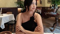 Punya banyak followers di Instagram, Hanggini sering mengunggah foto-foto cantiknya saat kulineran di restoran mewah hingga ngemil berbagai makanan. Foto: Instagram @Hanggini