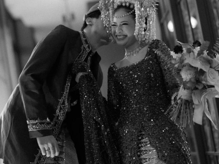 Cantiknya Hanggini Saat Ngemil Cookies hingga Strawberry Cokelat