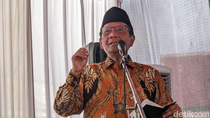 Cawapres nomor urut 3 Mahfud Md di Trenggalek.
