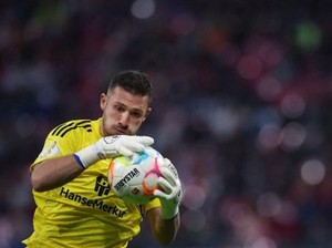 Inikah Gol Bunuh Diri Terbaik? Momen Kiper Jebol Gawang Sendiri