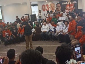Ganjar Doakan Mendiang Sekjen Hanura di Sela Kampanye di NTB