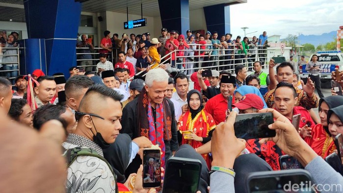 Ganjar Pranowo tiba di Bandara Bima, NTB.