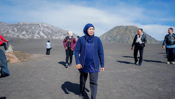 Gubernur Khofifah saat berada di Bromo