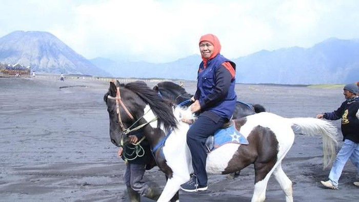 Gubernur Khofifah saat berada di Bromo