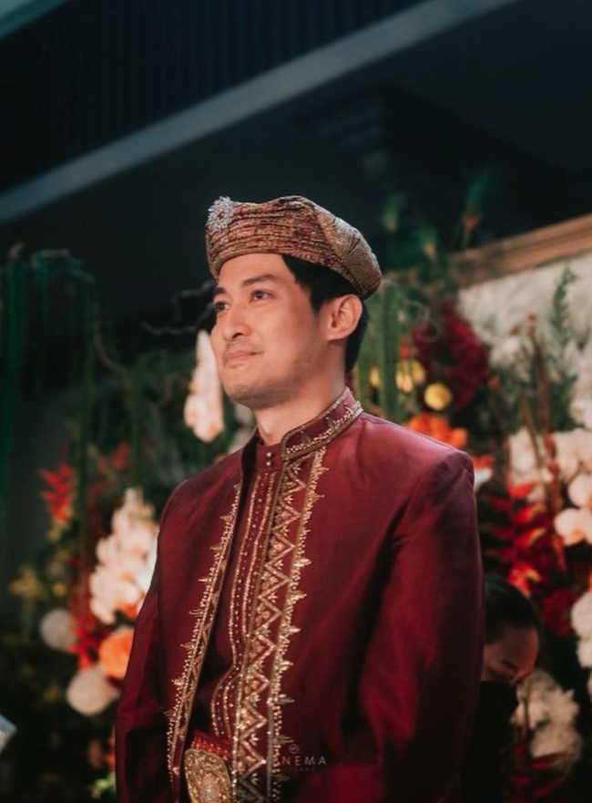 Dalam keterangan di unggahan Instagram miliknya Hanggini menulis, “What a dream to finally able to get to call you my Husband. My forever love.” Foto-foto pernikahan Hanggini itu diunggahnya pada Sabtu, 2 Desember 2023. Foto: Instagram/@hanggini