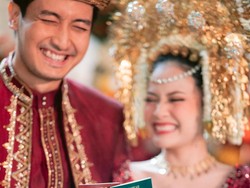 7 Foto Hanggini Menikah dengan Mantan Setelah CLBK, Cantik Dengan Adat Minang