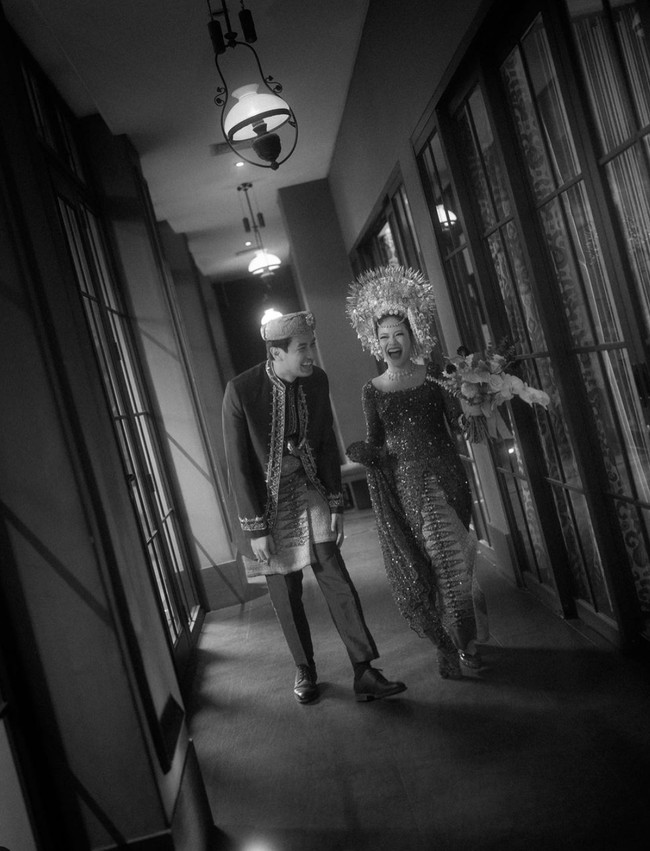 Hanggini resmi menikah dengan Luthfi Aulia. Melalui akun Instagram pribadinya Hanggini pun membagikan foto-foto pernikahannya yang langsung dibanjiri ucapan selamat dari rekan artis dan para netizen lain. Luthfi pernah pacaran dengan Hanggini pada 2016 hingga 2019. Setelah putus, Hanggin sempat pacaran dengan Junior Roberts. Pada 2022, Hanggini dan Luthfi kembali bersama. Foto: Instagram/@hanggini