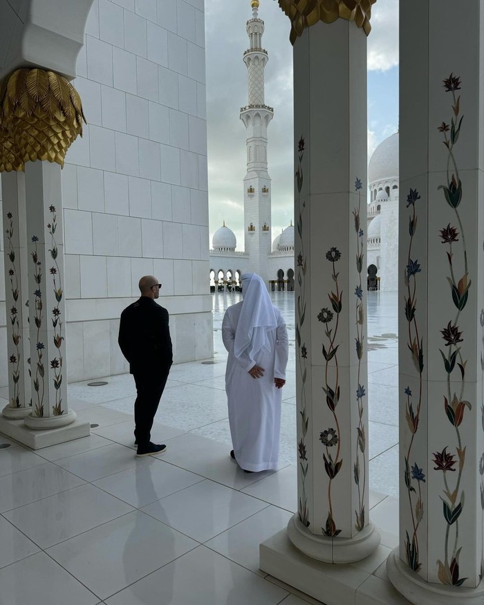 Jason Statham Berkunjung ke Masjid Agung Zayed
