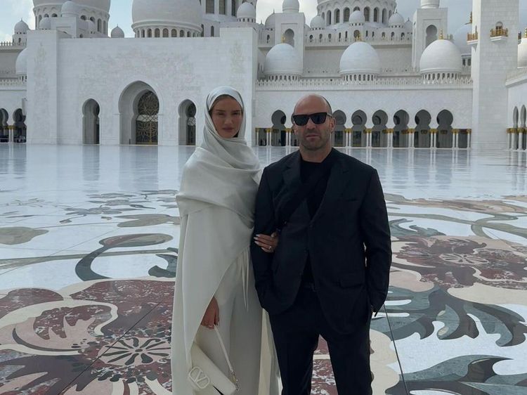 Potret Jason Statham di Masjid Agung Sheikh Zayed di Abu Dhabi