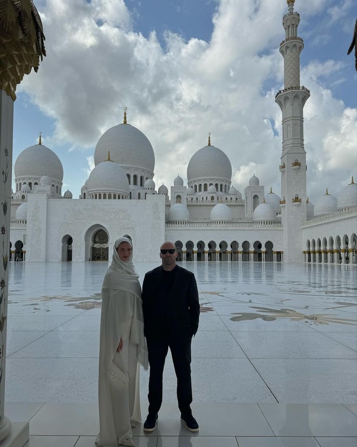 Jason Statham Berkunjung ke Masjid Agung Zayed