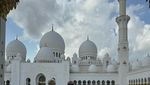 Potret Jason Statham di Masjid Agung Sheikh Zayed di Abu Dhabi