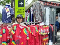 Jelang Final, Merchandise Piala Dunia U-17 Diserbu Pembeli Sejak Pagi