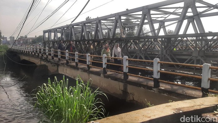 Jembatan Citarum lama penghubung antara Dayeuhkolot dan Baleendah, Kabupaten Bandung.