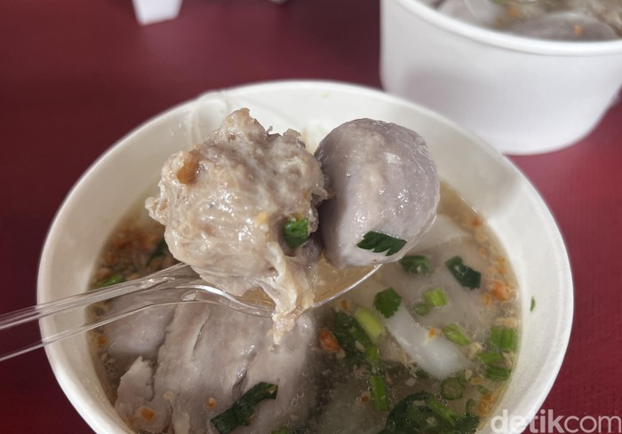 Kenyal Garing Bakso Gepeng Bewok yang Viral di Gading Serpong!