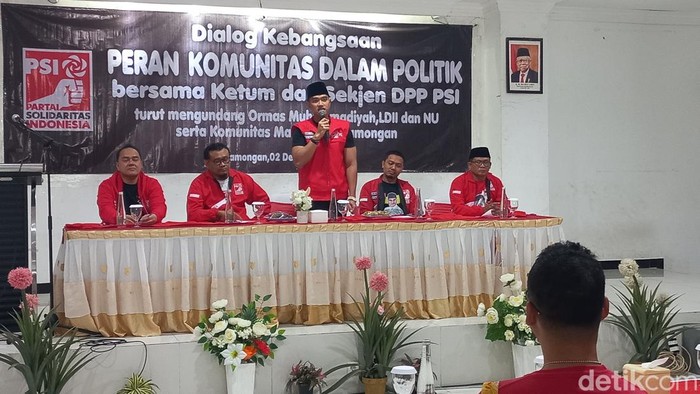 Ketum PSI Kaesang Pangarep saat melakukan kunjunga ke Lamongan.
