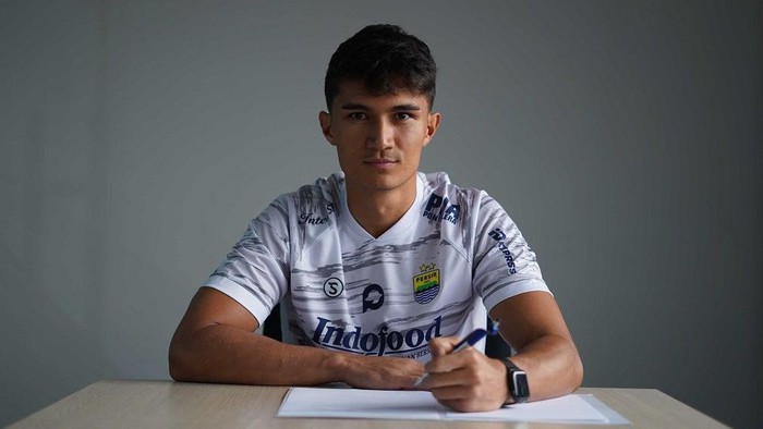 Kiper Persib, Kevin Ray Mendoza.