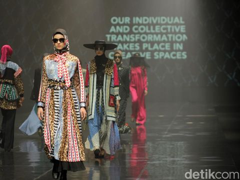 Koleksi terbaru Vivi Zubedi 2023