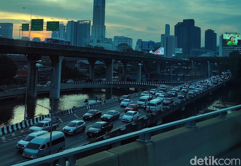 Lalu lintas di Bangkok, Thailand.